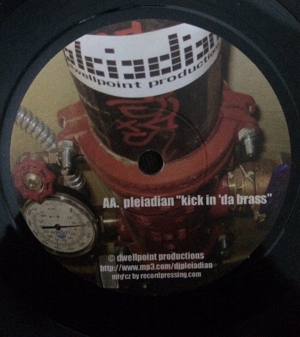 Instrumental Ward Pleiadian – Fluid / Kick In 'Da Brass (7", TSD Studios, 2002) Back Cover