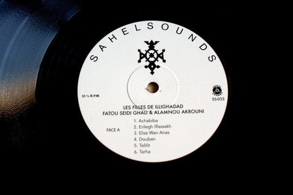 Les Filles De Illighadad Fatou Seidi Ghali Alamnou Akrouni – Les Filles De Illighadad (LP, Sahel Sounds, 2016) Image 3