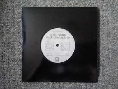 Lo Kindre : Dusk+Grey Skies (i) (7", Single)