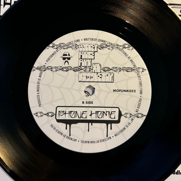 Zackey Force Funk XL Middleton – Hey MF / Phone Home (7", Mofunk Records, 2025) Image 4