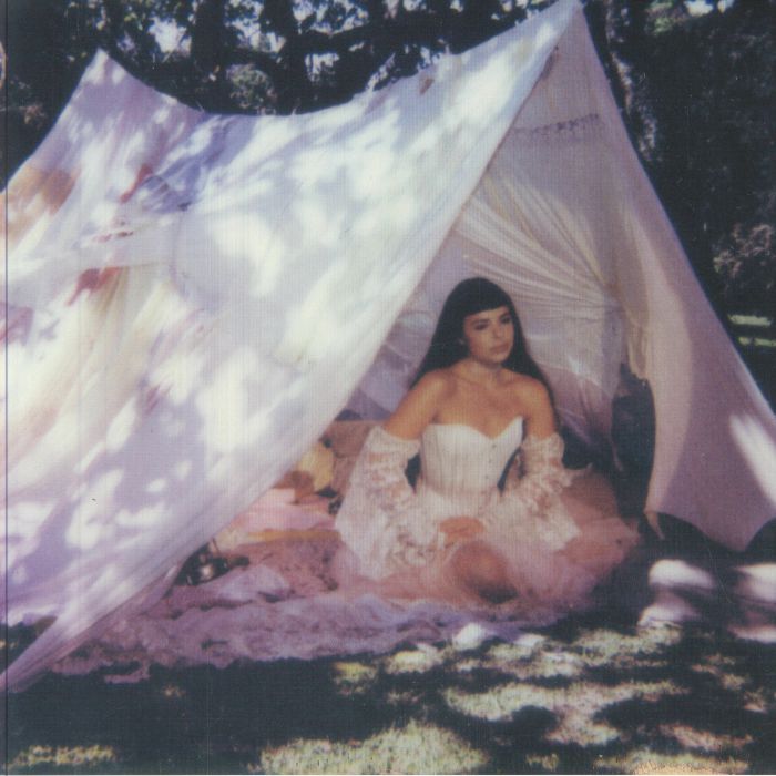 Julia Mestre – Maravilhosamente Bem (LP, Mr Bongo, 2025) Front Cover