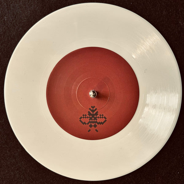 Even Drones – No Clean Hands EP (7", White, Freund Der Familie, 2025) Front Cover